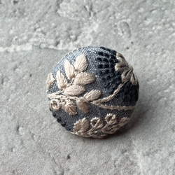 くるみボタンインド刺繍リボン　ヘアゴム 6枚目の画像