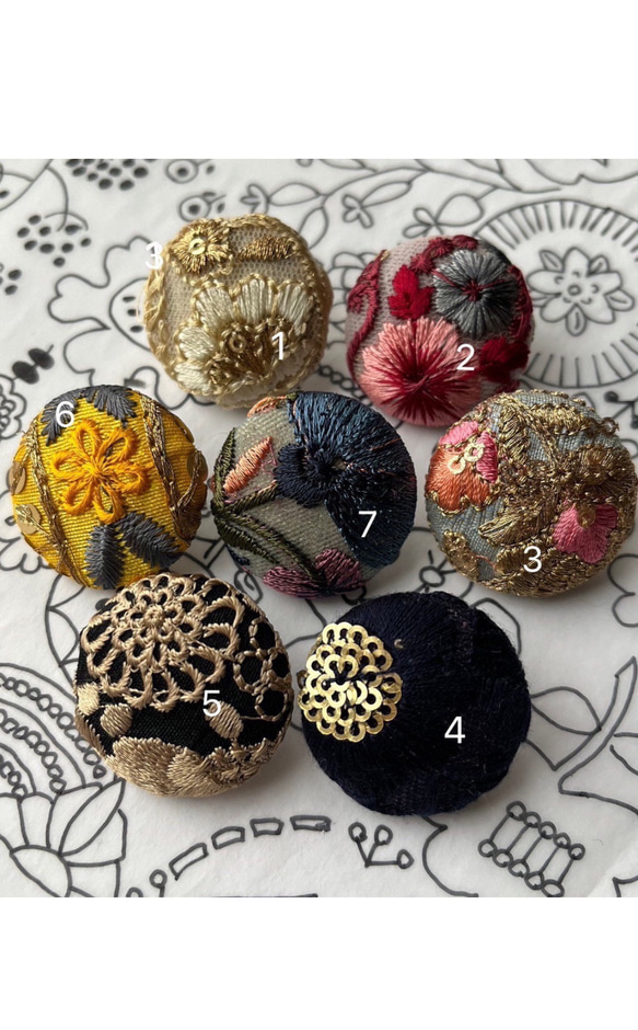 インド刺繍 くるみボタン ヘアゴム ② b5bdf136483ea9ec412eda311a3ead