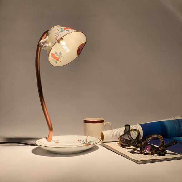 赤いガラス金継ぎのテーブルランプ スタンドライト・テーブルランプ 京