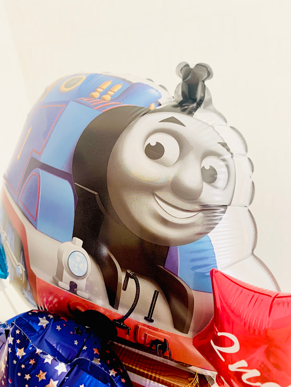 機関車トーマスからおめでとう　名前入りバルーン　バルーンギフト　誕生日　　トーマス　海外アニメ　キッズバースデー 5枚目の画像