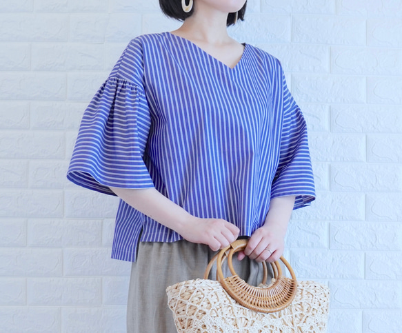 【播州織×爽やかストライプ】風通し抜群のギャザーブラウス　二の腕カバー・脱ぎ着楽　すっきり見え　上品な大人の夏服　 8枚目の画像