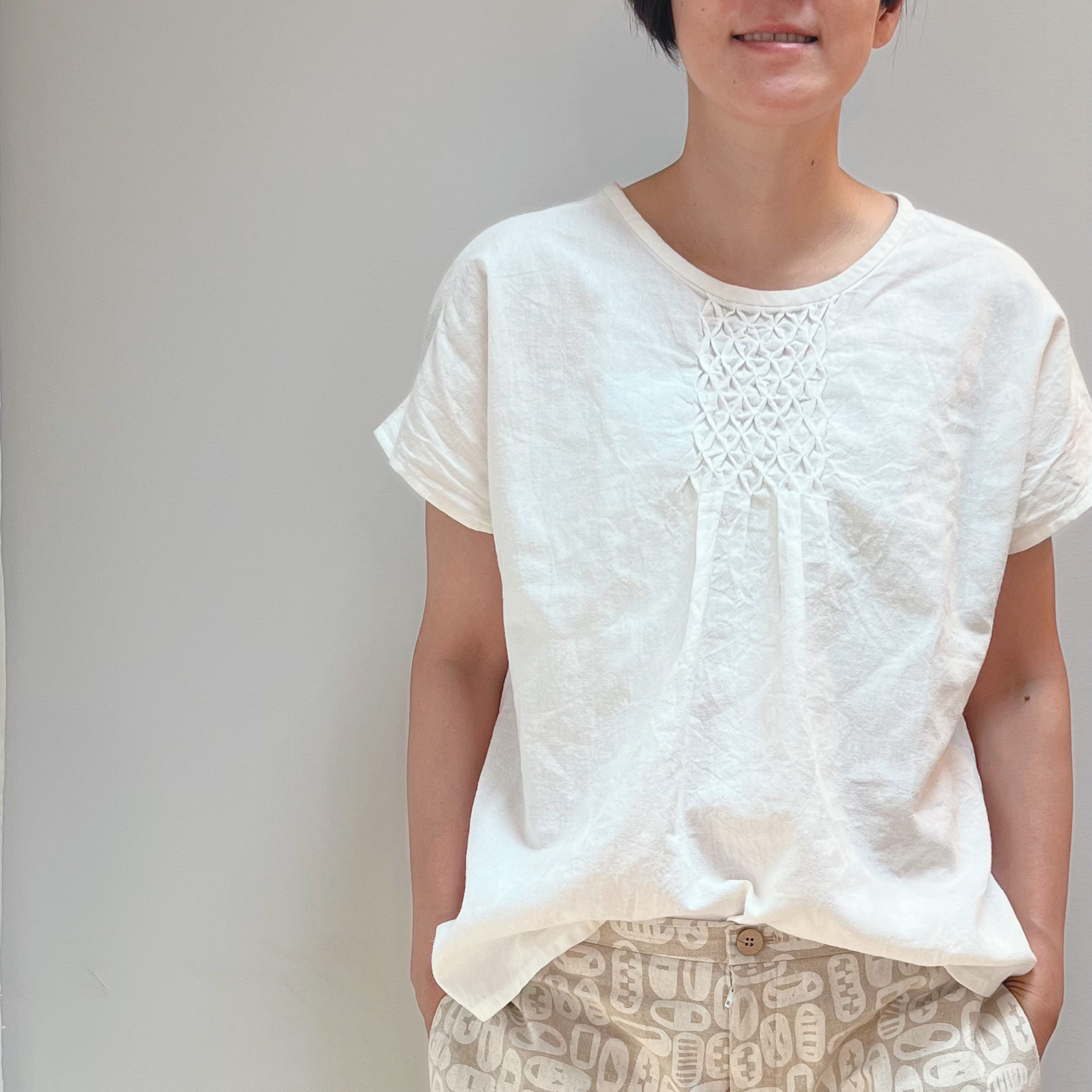 さらりと着れるトップス　コットン×リネン　半袖ブラウス（ホワイト）