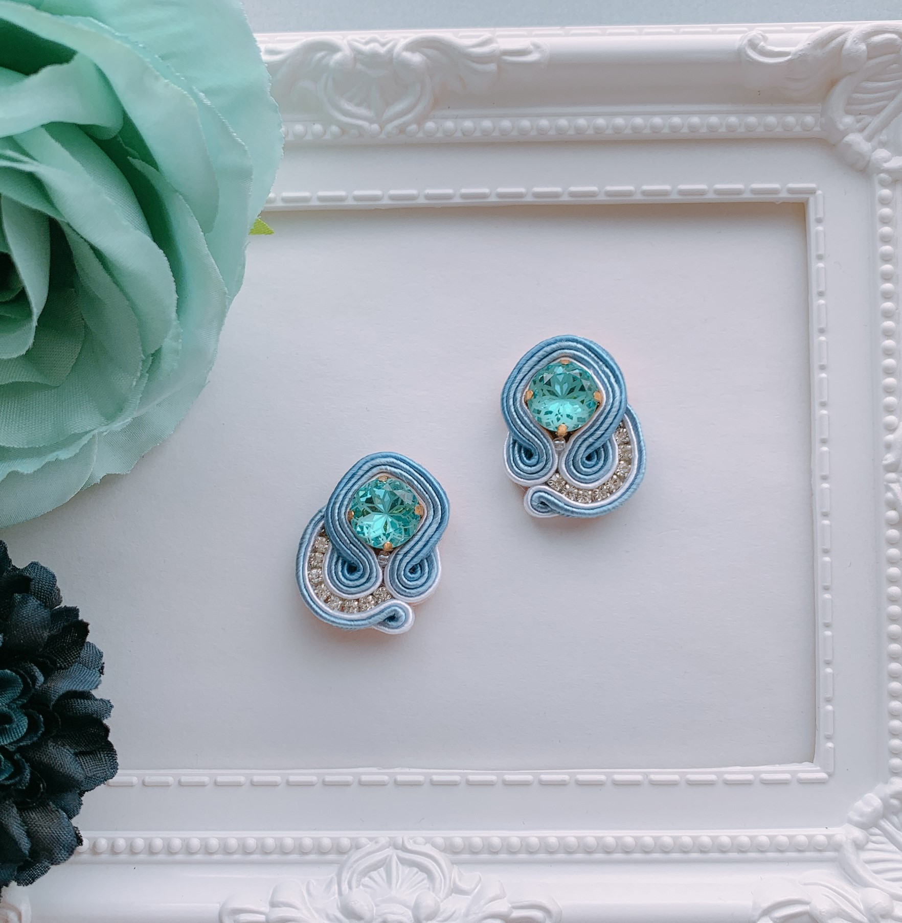 【一点物】透明感30％ピアス　クリアブルー