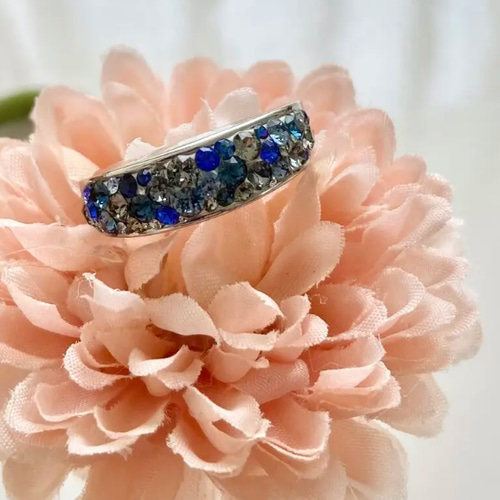 グルーデコのキラキラパヴェリング（ブルーブラック）#スワロフスキー