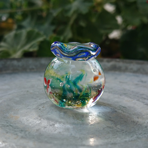 ガラスの金魚鉢❬ 特大 ❭ 切子 草花模様入り 高さ約20cm×直径約27cm