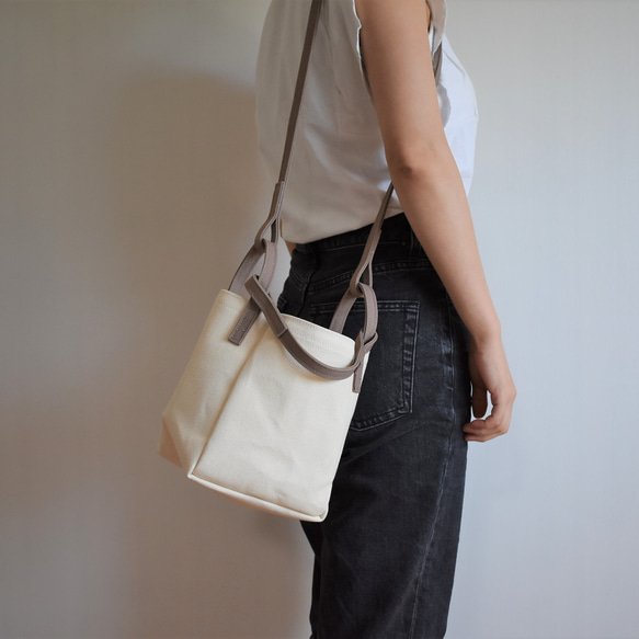 WALKING SHOULDER TOTE BAG （キナリ×マットブラウン） 7枚目の画像