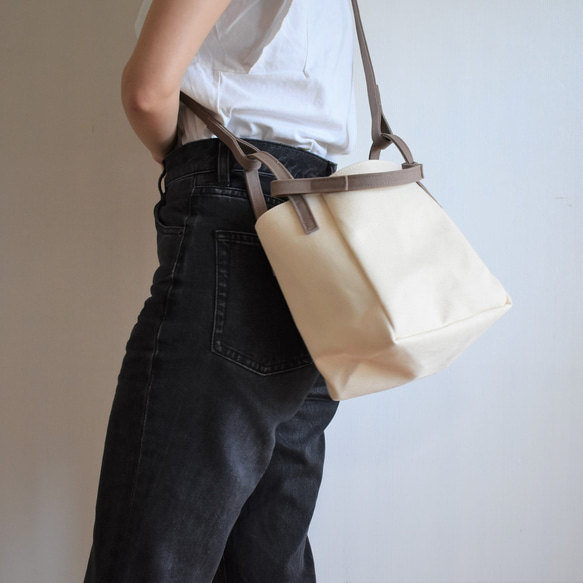 WALKING SHOULDER TOTE BAG （キナリ×マットブラウン） 14枚目の画像