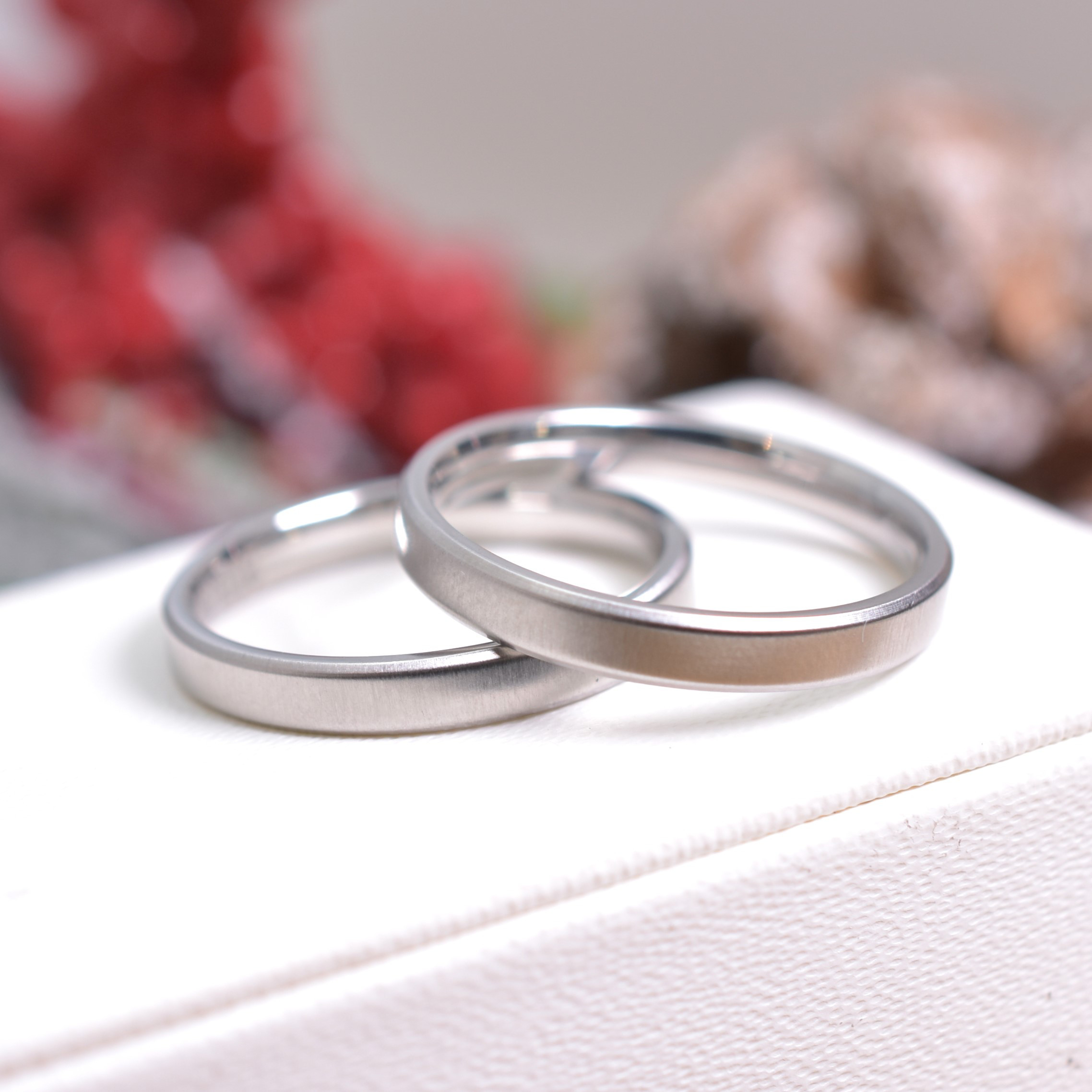 【レーザー刻印導入】新作シルクマット加工 フラットリング 安心のサージカルステンレス ブライダル 結婚指輪