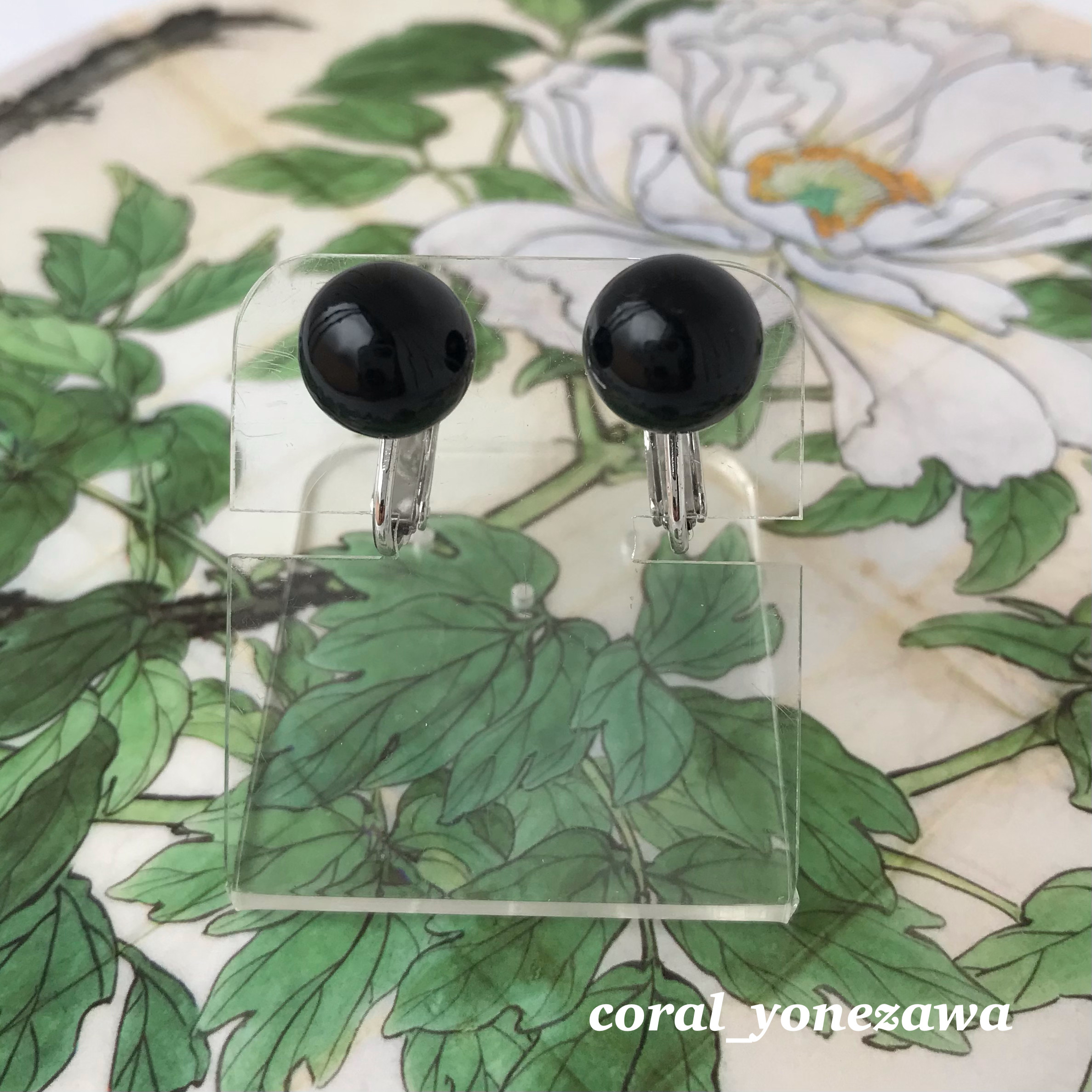 再販　黒珊瑚玉イヤリング（約10mm）シルバー製ネジバネ式　ブラックフォーマルにもオススメ　R40701