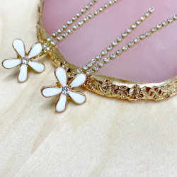 【handmade】retro flower×crystal long chain pierce（gold-white） 1枚目の画像