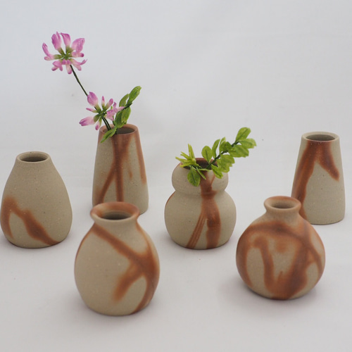 花瓶 一輪挿し備前焼陶弘の一輪挿しです 備前ミニ一輪（ヒダスキ） 一輪挿し・花瓶・花器 Aco＊cocha 吉岡亜子