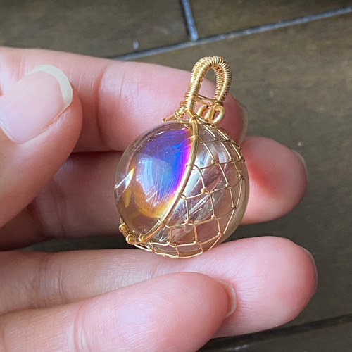 ゴージャスな虹♢クォーツ スフィア♢ アーティスティックワイヤー