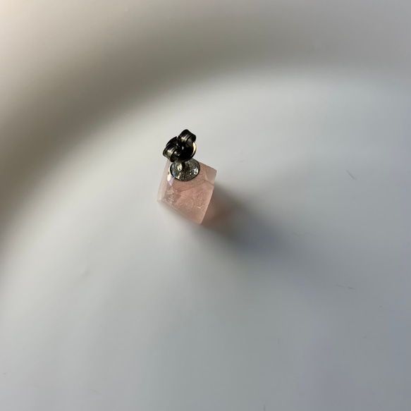 ピンクフローライトの片耳ピアス 6枚目の画像