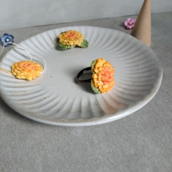 たんぽぽのの指輪♪［ゆびに花いちりん］レース編み・手染めのお花 3枚目の画像