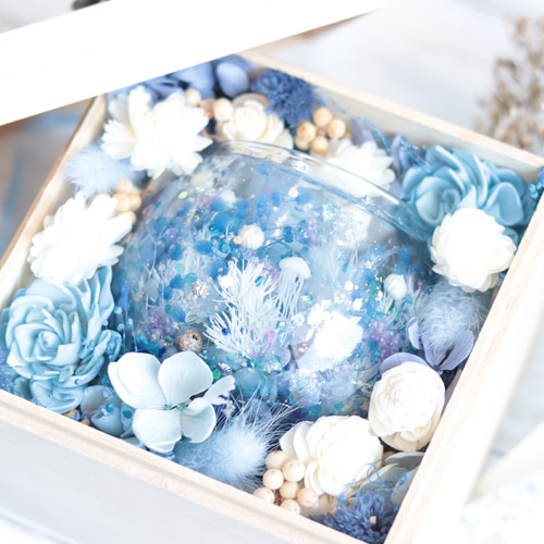 特別な贈り物に】桐箱のフラワーBOX「海月(クラゲ)と水中花