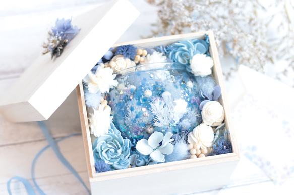 特別な贈り物に】桐箱のフラワーBOX「海月(クラゲ)と水中花