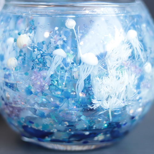 特別な贈り物に】桐箱のフラワーBOX「海月(クラゲ)と水中花