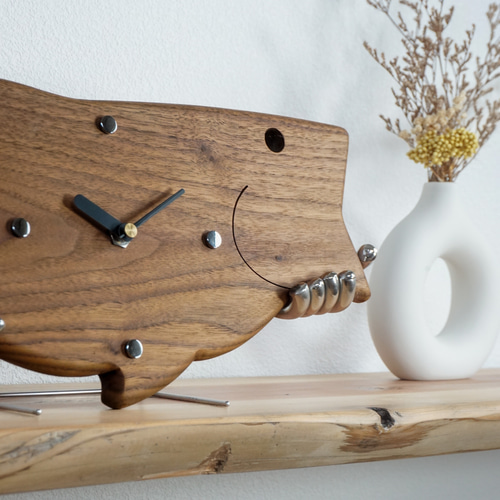 ユニークなウォールナットの時計【新築・新居祝いにも】 掛け時計