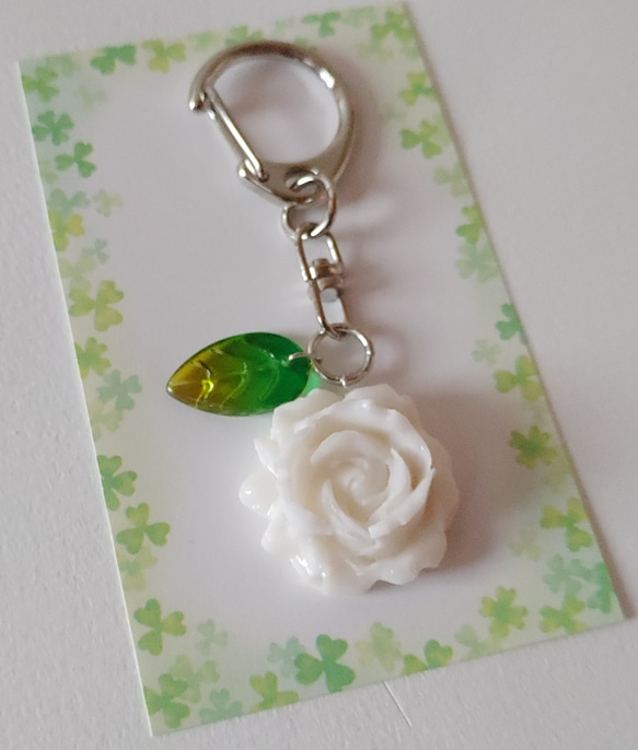 【ハンドメイド】薔薇バックチャーム ホワイト 2枚目の画像