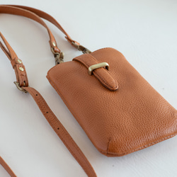 スマホショルダー　シュリンクレザー　キャメル　スマホポシェット　ポーチ　ポシェット　本革　日本製　apo-24nns 2枚目の画像