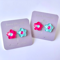 glass flower retro pink blue bycolor Earrings 5枚目の画像