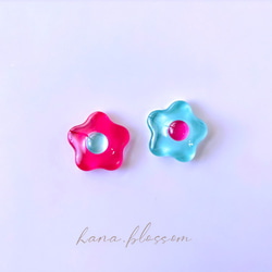 glass flower retro pink blue bycolor Earrings 1枚目の画像