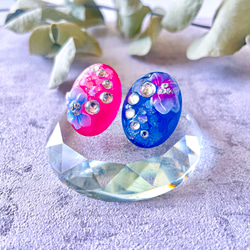 glass oval pink blue bycolor flower Earrings 4枚目の画像