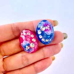 glass oval pink blue bycolor flower Earrings 6枚目の画像