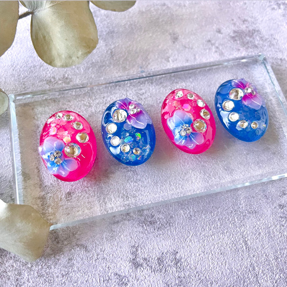 glass oval pink blue bycolor flower Earrings 3枚目の画像