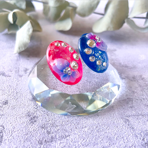 glass oval pink blue bycolor flower Earrings 5枚目の画像