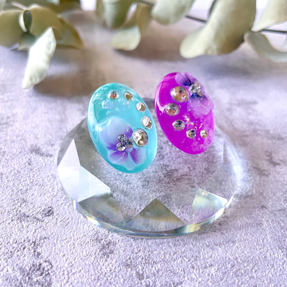 glass oval purple tiffanyblue bycolor flower Earrings 5枚目の画像