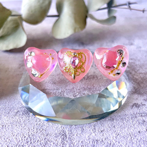 glass heart moisture pure pink Earrings 1枚目の画像