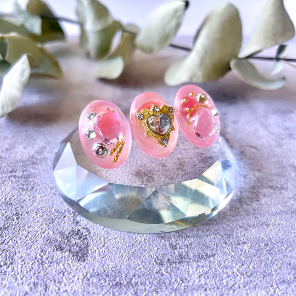 glass oval moisture pure pink Earrings 3枚目の画像