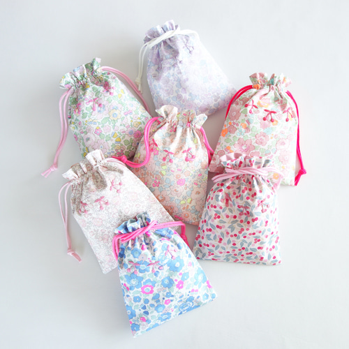 チェリードロップ　巾着袋　リバティのハンドメイド リバティ チェリードロップ 巾着袋 - HAHAtomusume | minne