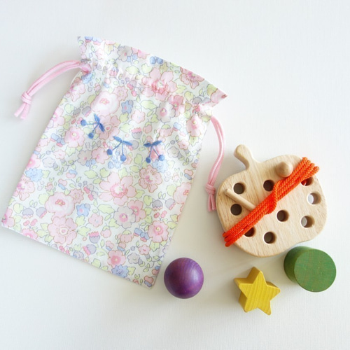 リバティ 巾着袋 さくらんぼ刺繍 Betsy ベッツィ 体操服袋・お
