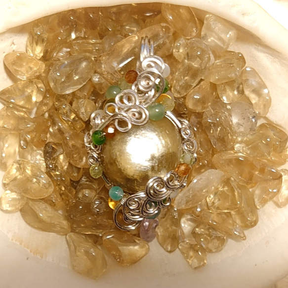 宝石質　ゴールデンマイカ（金雲母）（１４ｍｍ）　ペンダント 5枚目の画像