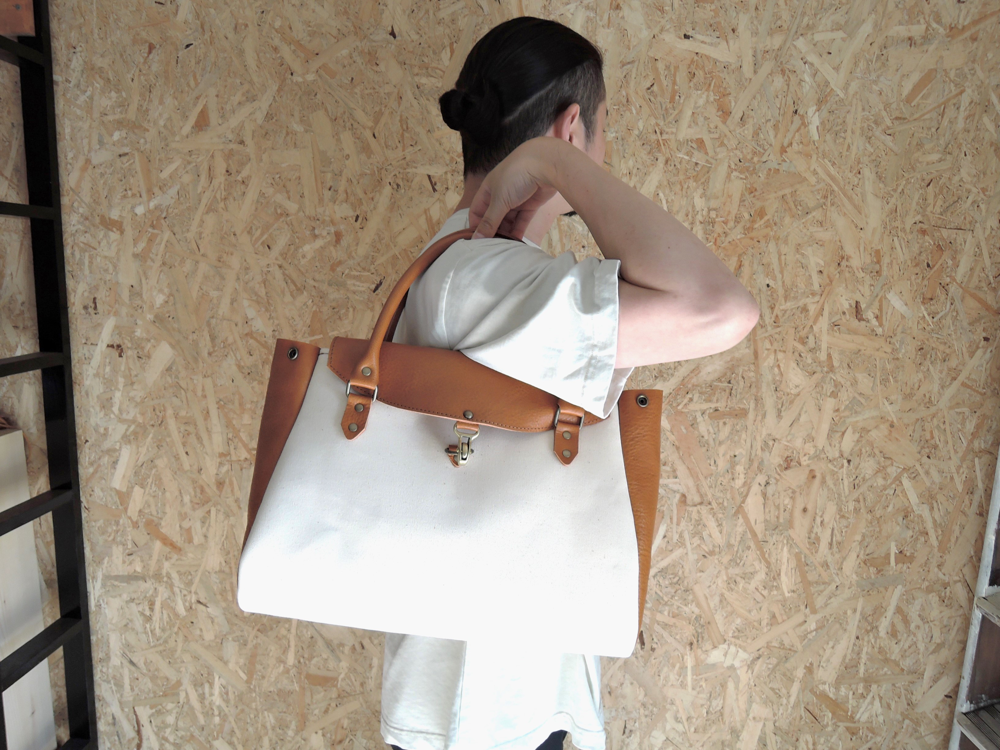 【web限定】 通勤通学におススメ！A4対応キャンバスボストン キナリ×キャメル【OR513cM】