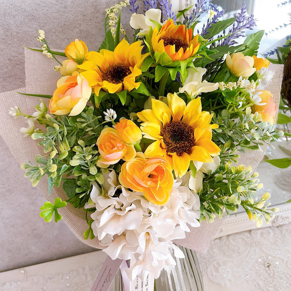 ひまわりとラベンダーのスワッグ　アーティフィシャルフラワー　向日葵の壁掛け　造花　誕生日　送別　花束　 3枚目の画像