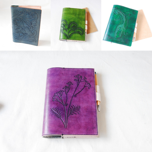手帳カバー　手染め　カービング　ヌメ革　　　　　　　　　　　　　　　　　　　B6サイズ　紫　植物　ボタニカル 1枚目の画像