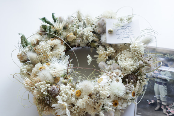 送料無料Creema限定2208 白いお花ときめきのリース ドライフラワーリース ホワイトリース プレゼント 夏リース 2枚目の画像