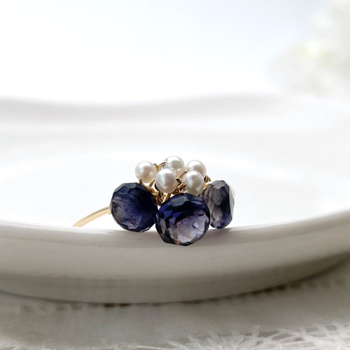 14kgf］Three Petals - アイオライトと淡水パールのワイヤーリング