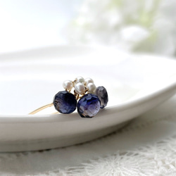 14kgf］Three Petals - アイオライトと淡水パールのワイヤーリング