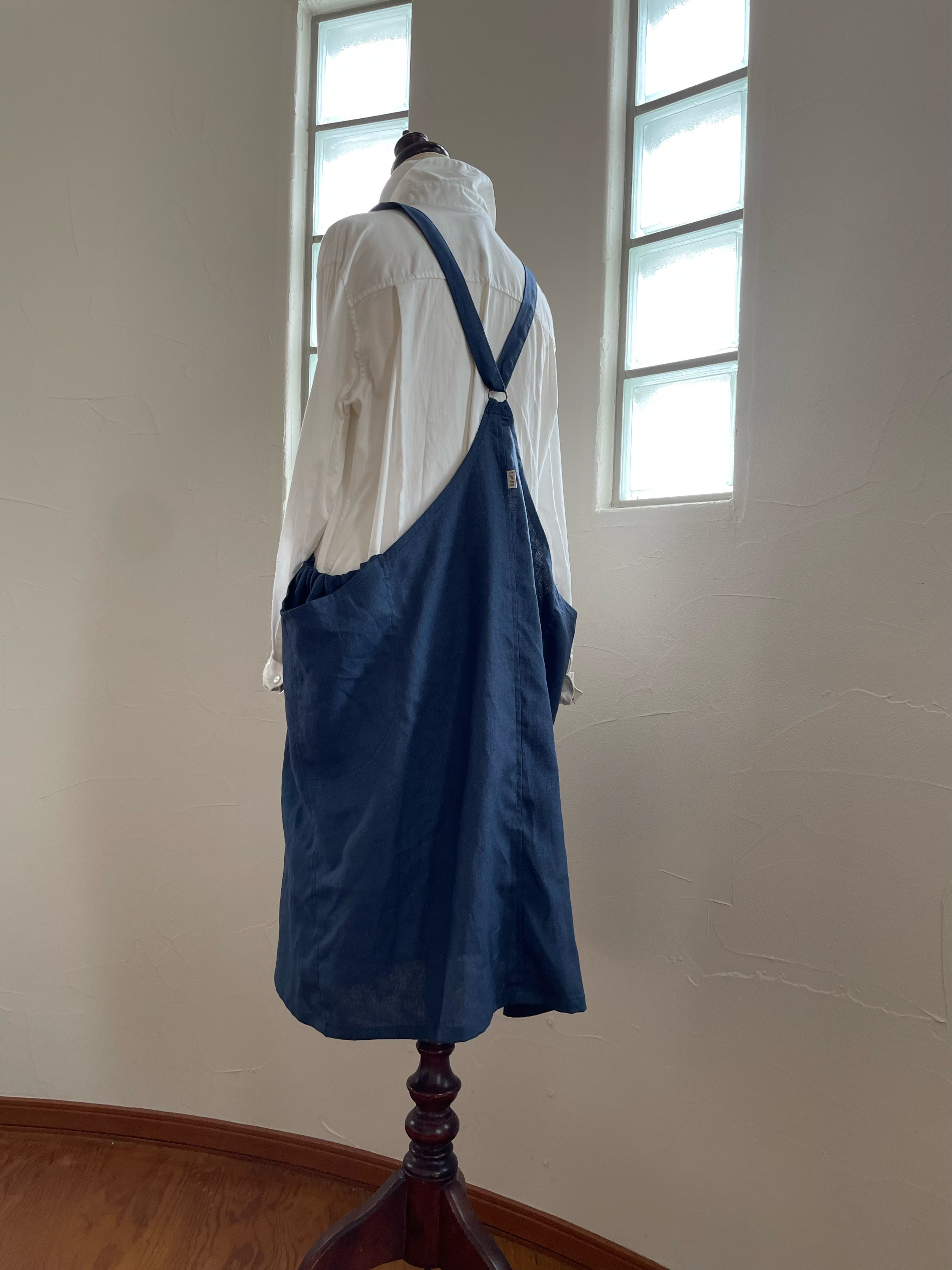 Ⅼ　◆麻100％　藍色　紺　ネイビー　リネン　エプロン　ワンピース　　ゆったり キッチン カフェ ガーデン 保育士