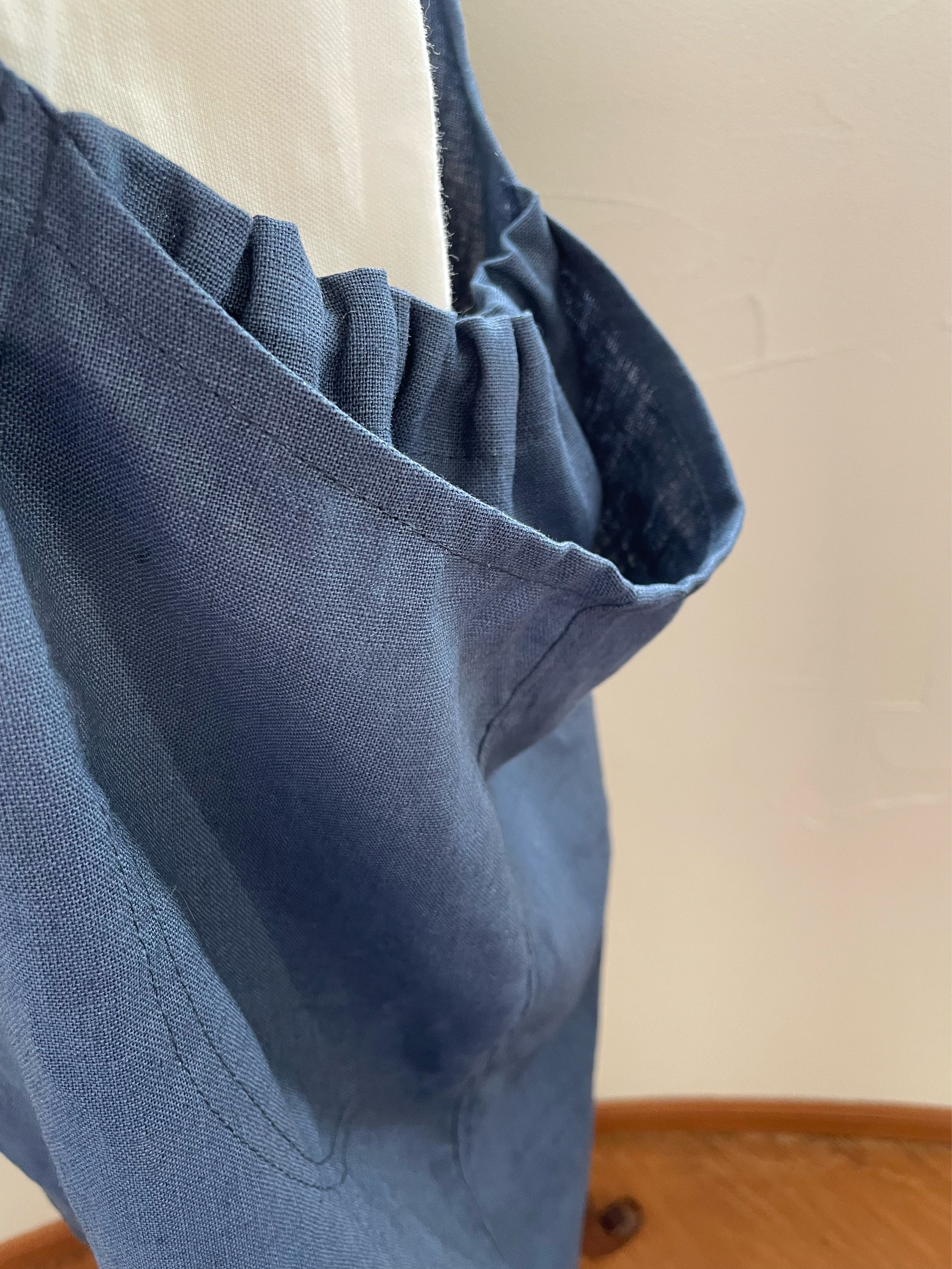 Ⅼ　◆麻100％　藍色　紺　ネイビー　リネン　エプロン　ワンピース　　ゆったり キッチン カフェ ガーデン 保育士