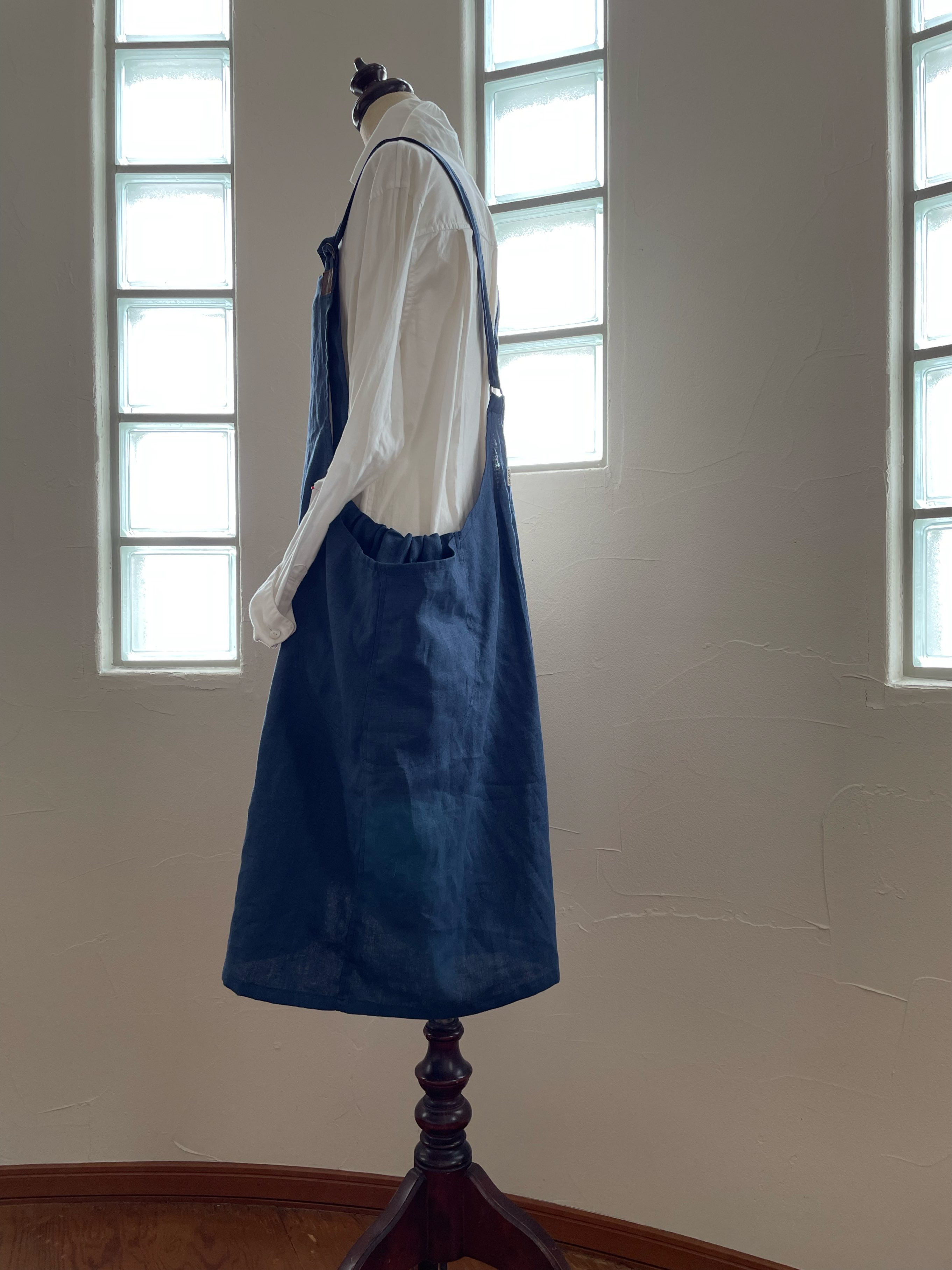 M ◆麻100％　藍色　紺　ネイビー　麻100％　リネン　エプロン　ワンピース　カフェ　キッチン　仕事