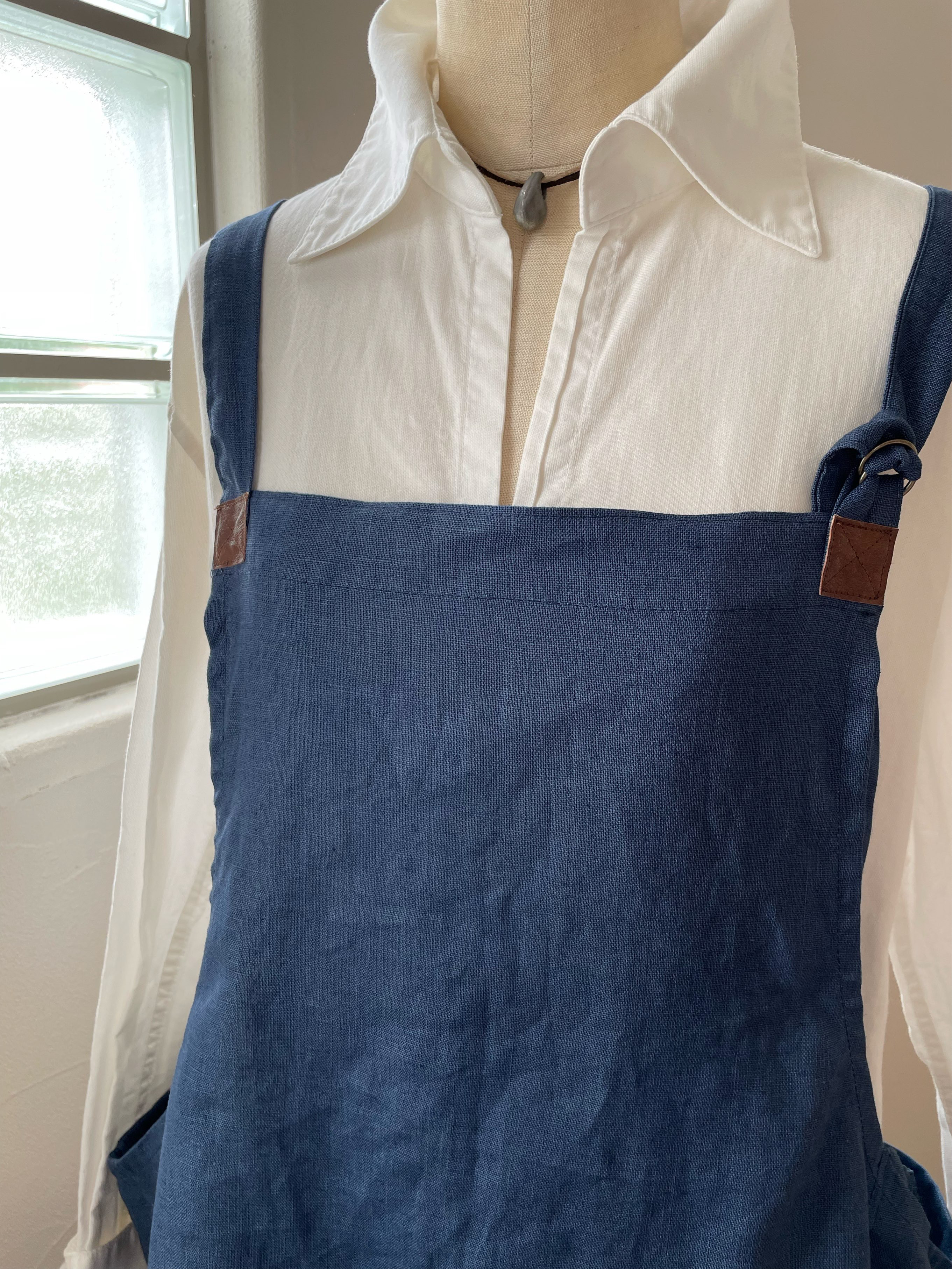 M ◆麻100％　藍色　紺　ネイビー　麻100％　リネン　エプロン　ワンピース　カフェ　キッチン　仕事