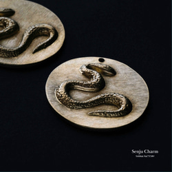 【1個】チャーム　蛇のペンダント（日本製、真鍮、無垢）285 2枚目の画像