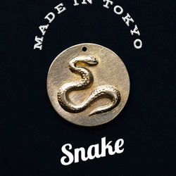 【1個】チャーム　蛇のペンダント（日本製、真鍮、無垢）285 1枚目の画像
