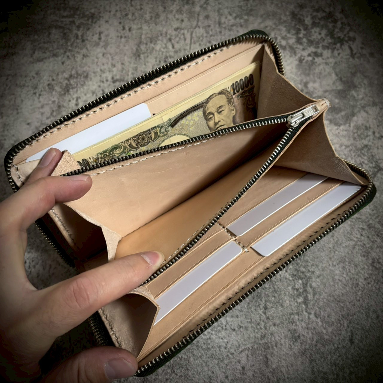 経年変化を楽しむ 総手縫い 長財布 フルレザー ラウンドファスナー 本革 牛革 ナチュラル ヌメ 革財布 グリーン 緑