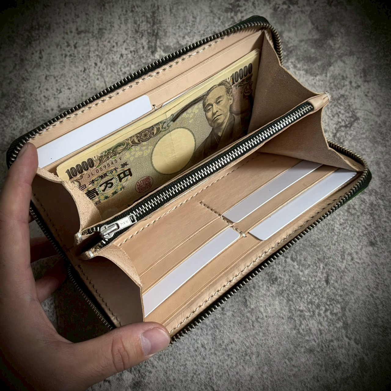 経年変化を楽しむ 総手縫い 長財布 フルレザー ラウンドファスナー 本革 牛革 ナチュラル ヌメ 革財布 グリーン 緑